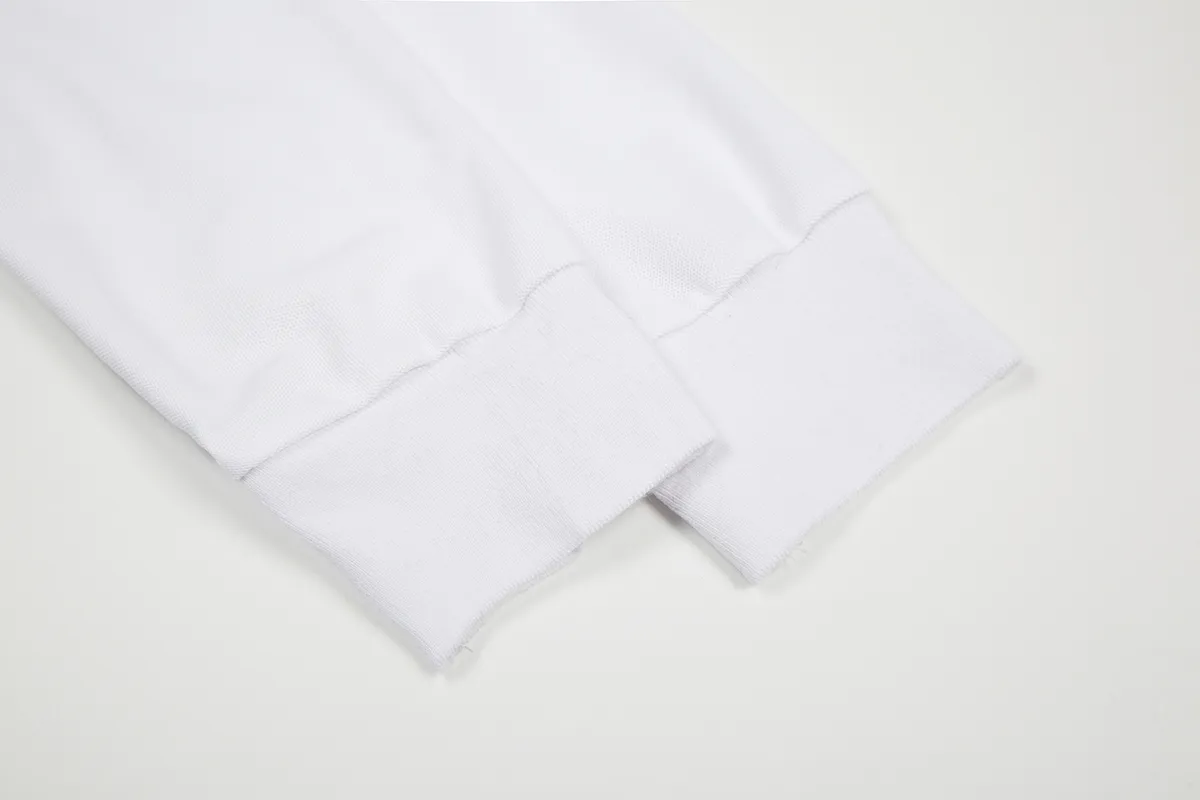 P200 White background picture [Evergreen all year round] Style number: 25101# (on sale all year round) Color: black white label/black red label/navy blue white label/navy blue red label/white/pink/grey Size: S to Pearlescent buttons on white background ✅ - The placket chiffon film is professionally processed ✅ -Ralph Lauren's classic Malaysian logo Polo｜Unlock the British retro sports style. Use 220g heavy double-sided piqué cotton to create a tall silhouette. The iconic Malaysian embroidery logo interprets American origin. The solid color system can easily control formal and casual scenes.